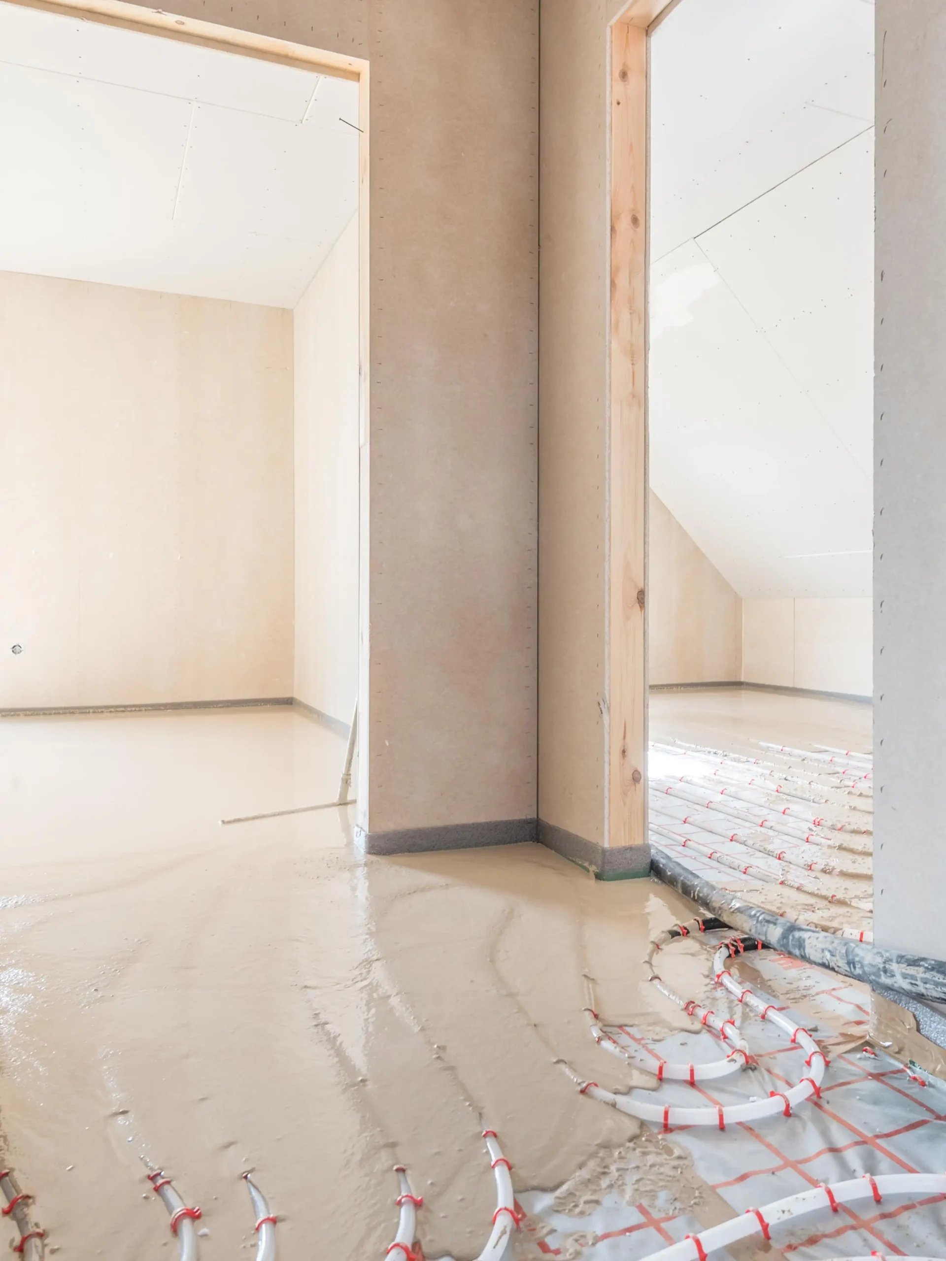 Underfloor heating with screed